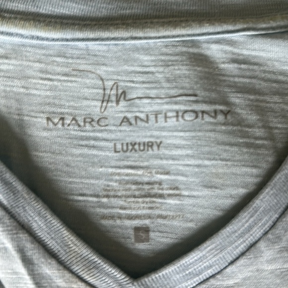 Marc Anthony Size Small V-neck - Picture 2 of 2